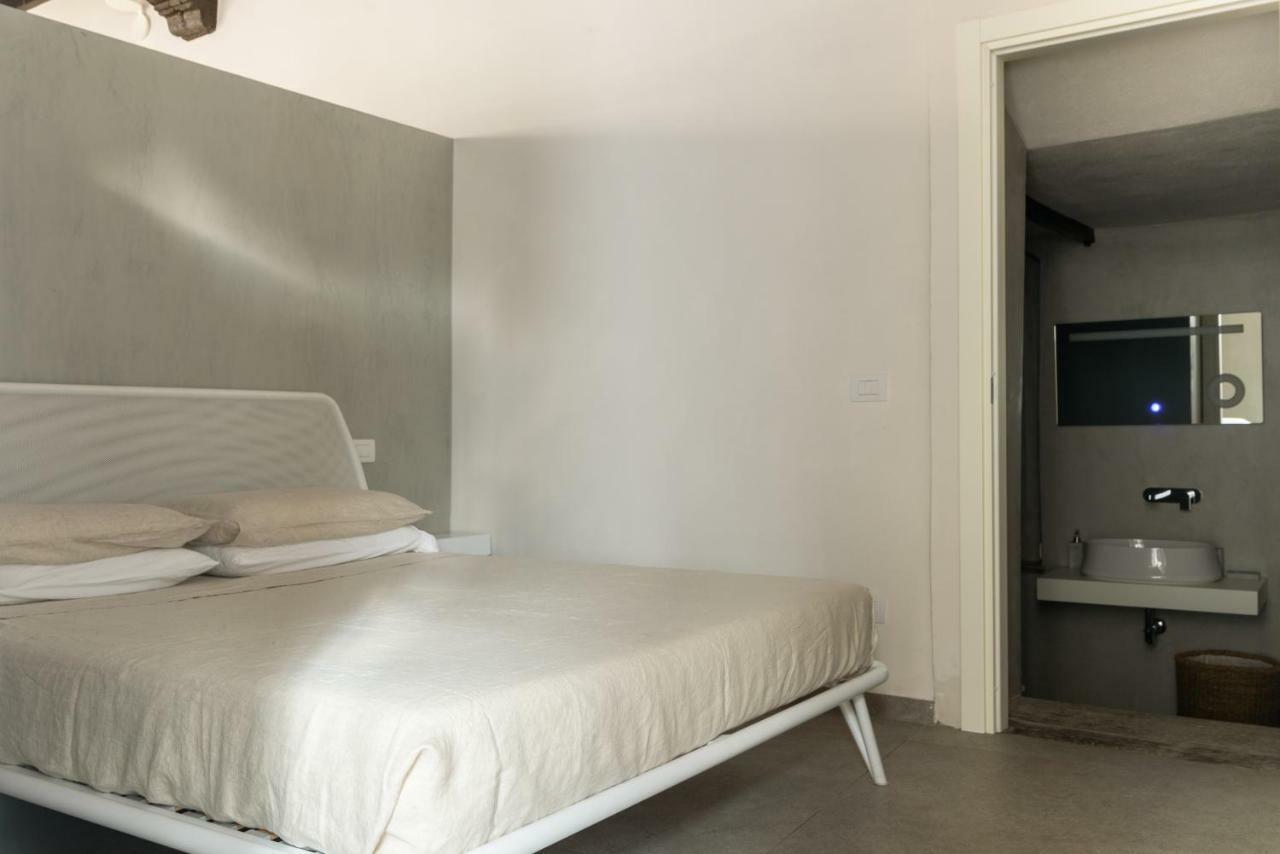 Le Scuderie Di Sant'Ambrogio Apartment Milan Bagian luar foto